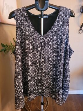 Ricki's Black and Gray Patterned Sleeveless Top